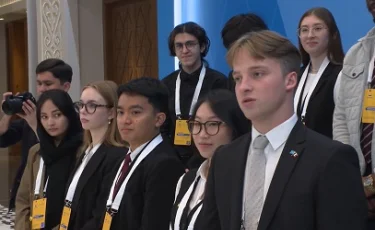 Иностранный студент КазНУ побеседовал с Президентом на казахском языке