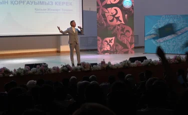 В канун Дня Республики: в Ауэзовском районе Алматы наградили активных граждан