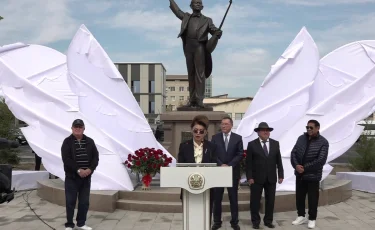 Вековой юбилей маэстро: в Алматинской области открыли памятник Нургисе Тлендиеву