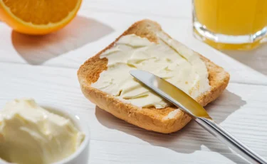 Запомните раз и навсегда: можно ли есть сливочное масло каждый день