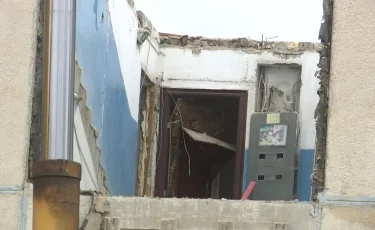 Ақтөбеде жарылыс болған көпқабатты үйдің жартысы тұруға жарамсыз деп танылды