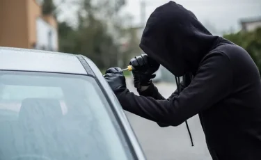 Три эпизода за один рейд: как вор обчистил автомобили в столице