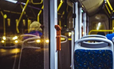 Беспредел в автобусе: школьница пострадала от пьяного пассажира