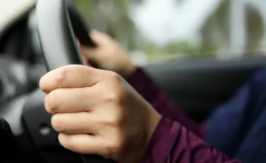 С пистолетом в руках: на Кульджинской трассе разгорелся конфликт между водителями