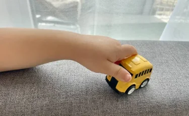 Түркістан облысында 1 жастағы бала темір болт жұтып қойды