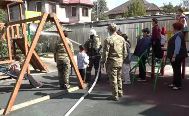 Алматинские спасатели уделили внимание деткам кризисного центра