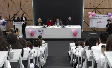 Опыт мастера: студенты медвуза встретились с ведущим казахстанским нейрохирургом