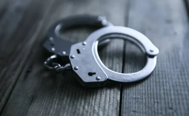 «ҰБТ-ға көмектесемін»: Павлодарда алаяқтықпен 1 млн теңге алған күдікті ұсталды