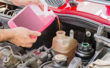 Когда пора менять антифриз: простая памятка для автовладельцев