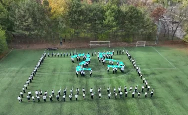 "Бүгініміз бен болашағымыздың көрінісі": қазақстандықтар Республика күнімен құттықтады