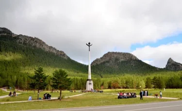 Пьяные вандалы в Бурабае разнесли шлагбаум и камеры