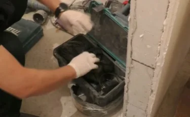 В чемодане - не только инструменты: у ремонтника-иностранца изъяли партию каннабиса