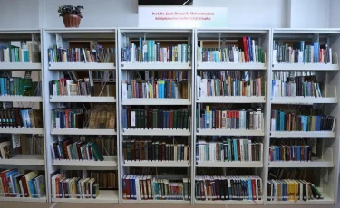 В Туркестане профессор передал родному вузу 3000 книг