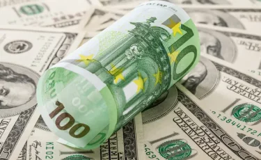 Курс евро и доллара в обменниках Астаны и Алматы 19 октября 2025