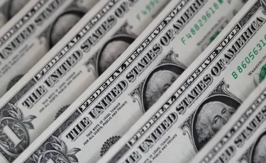 Застыл в безмолвии: что происходит с долларом в Казахстане