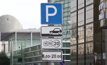 Ақылы тұрақ: астаналықтар өз ауласында көлігіне ақы төлеуге мәжбур