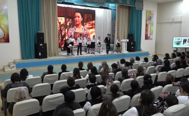 Тәрбиенің жаңа қыры: мектеп оқушылары сахна өнерін меңгеріп жүр
