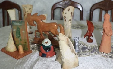 История в ремесле: дерево, металл и кость оживают в руках мастера из Петропавловска