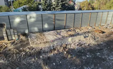 В Алматы снесли очередной незаконный коммерческий объект