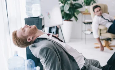 Почему эмоциональное выгорание часто вызывают не дела, а люди