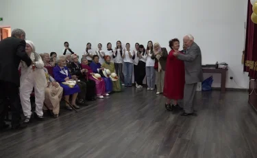 Алматыда ардагерлер құрметіне күзгі бал ұйымдастырылды