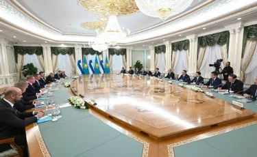 Президенты Казахстана и Финляндии продолжили переговоры с участием делегаций двух стран