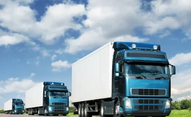 Бүгіннен бастап қазақстандықтар шетелден жүк көліктері мен автобустарды кіргізе алмайды