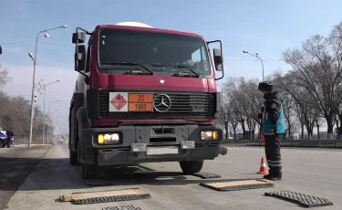 Контроль за перевесом: в Алматы ужесточат контроль за передвижением тяжелой техники