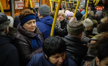 Жители пригорода Актау жалуются на переполненные автобусы