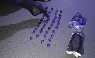 Между перерывами: таксист-закладчик поставлял наркотики по городу