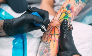 Убийственная красота: девушка сделала себе татуировку и умерла