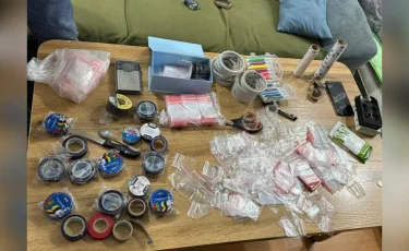 Крупная наркосхема: синтетика, весы и материалы для фасовки изъяты полицией
