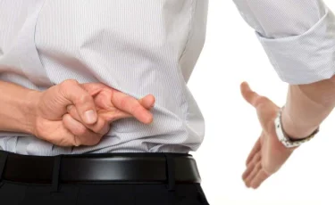 Үй, көлік алып беремін: ШҚО-да полиция таныстарын алдап соққан күдіктіні анықтады