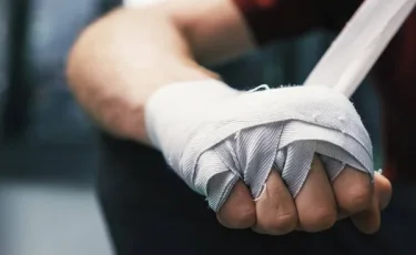 Подросток заступился за девочку и попал под избиение сверстников