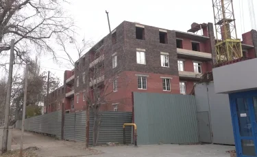 Нарушили нормы: в центре Костаная строят многоэтажный дом без разрешительных документов