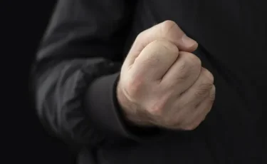 Беззащитный вдвойне: семья заявила об избиении инвалида в учреждении