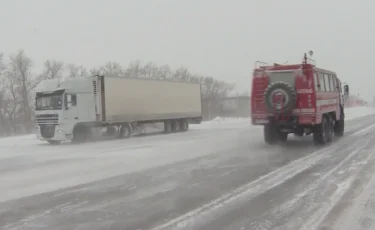 Павлодар облысында қар жауып, жол жабылды