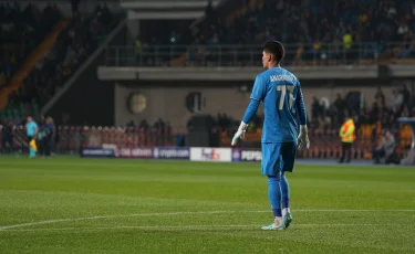 Голкипер «Кайрата» Темирлан Анарбеков получил травму в матче с «Пафосом»