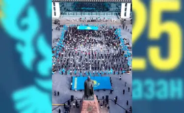 Алматыда Республика күніне орай 2000-нан астам мәдениет және жастар өкілі қатысқан ауқымды флешмоб өтті