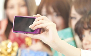 Всего 2 часа в день: жителей японского города посадили на "смартфон-диету"