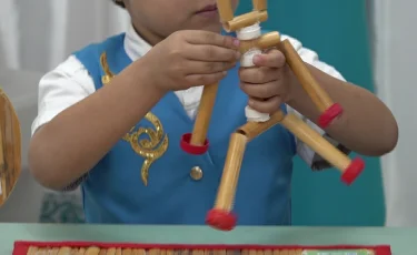 Қала келбеті: Алматыда балабақша бүлдіршіндері қамыстан робот жасап жүр