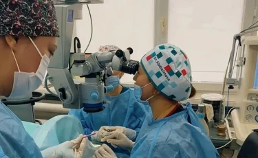 Алматылық офтольмологтар екі науқасқа қасаң қабақ ауыстыру арқылы көру қабілетін қайтарды