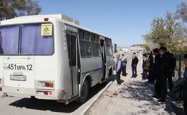 Маңғыстау облысында оқушыларды тасымалдайтын мердігер ұсынған автобустың сапасы сын көтермейді