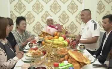 Ұстаздар әулеті: Байназаровтар шаңырағында түрлі пән мұғалімі бар