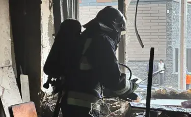 Пожар в жилом доме: из задымленного подъезда спасены 33 человека