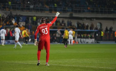 Без голов, но с удалением: первый тайм «Кайрат» — «Пафос» завершился