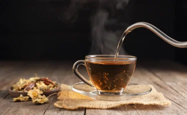 Тёплые напитки для холодных дней: что действительно согревает