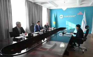 Аким города провёл личный приём граждан на площадке партии AMANAT