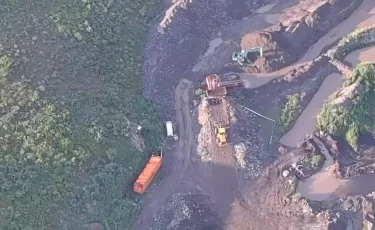 Өзен арнасын өзгертіп жіберген: ШҚО-да заңсыз алтын өндіргендер ұсталды