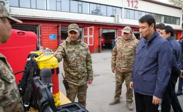Аким Алматы ознакомился с деятельностью специализированного отряда ДЧС